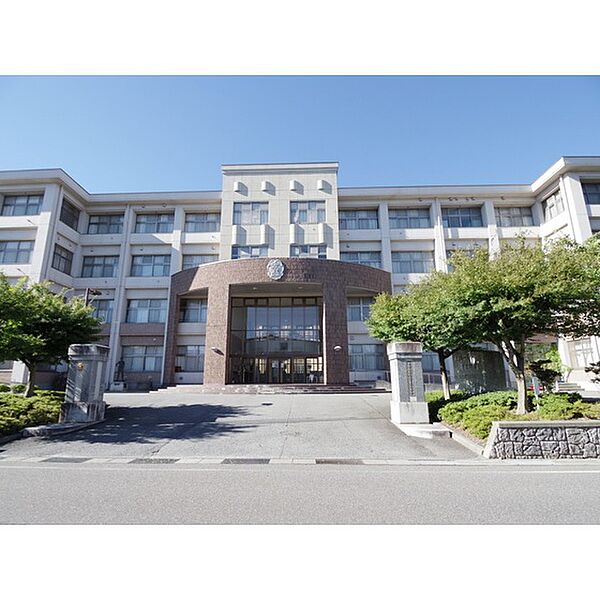 画像24:高校・高専「長野県岡谷工業高校まで496ｍ」
