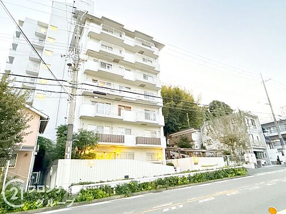 高い耐久性や断...