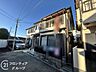 外観：交通量が少なく、静かな前道で落ち着いた生活を提供します。広い道路で、駐車も楽々できる便利な立地です。