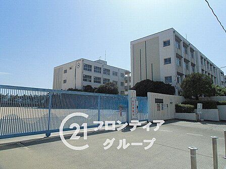 明石市立中崎小学校 徒歩14分。 1090m