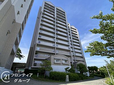 外観:和室8帖を含むゆとりある和洋室のレイアウト。収納スペースが充実しており、お荷物の多いご家族にも対応。オートロック付マンション、充実したセキュリティ。神戸市立樫野台小学校徒歩3分。 外観:和室8帖を含むゆとりある和洋室のレイアウト。収納スペースが充実しており、お荷物の多いご家族にも対応。オートロック付マンション、充実したセキュリティ。神戸市立樫野台小学校徒歩3分。