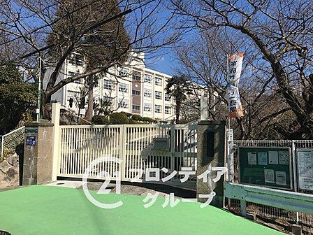 神戸市立塩屋小学校 徒歩6分。 460m