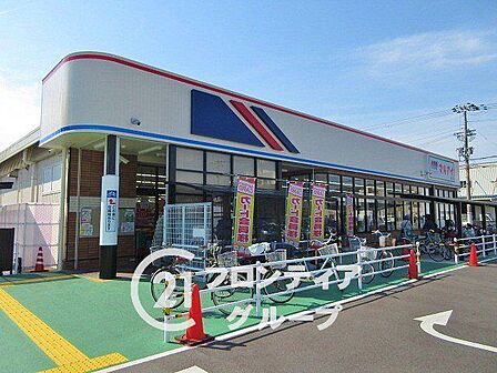 マルアイ硯町店 徒歩9分。 660m