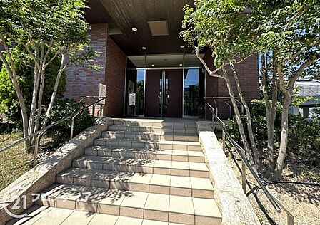 「賃貸のままでいいのか、買うべきか」その判断に必要な情報を、スタッフがわかりやすく整理してお伝えします。お気軽にご相談ください