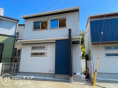 外観：洗練されたモノトーンの色合いが美しい外観デザインですね！すっきりと整った佇まいが毎日の暮らしに上質な誇りを感じさせてくれます