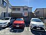 駐車場：ゆったりとしたスペースが確保された使い勝手の良い駐車場ですね！スムーズな車の出し入れが叶う機能的な設計で日々の移動がより快適になります