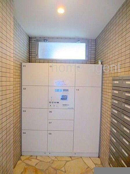 宅配ボックスが便利です。