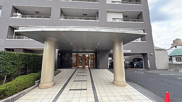 エントランス ダイアパレス瓢箪山〜駐車場2台×ペット可×南向き〜 6階/-