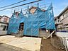 外観：新たな暮らしの完成へ向けて着実に歩みを進める住まいの外観です 