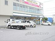 ファミリーマート　サンミュージック彦根店まで960メートル