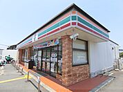 セブンイレブン　近江八幡土田町店まで900メートル