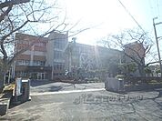 三雲小学校まで2500メートル