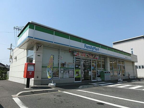 画像15:ファミリーマート／若松ひびきの店 (700m)