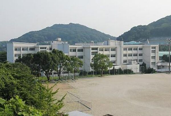 画像15:水巻中学校(1、810m)