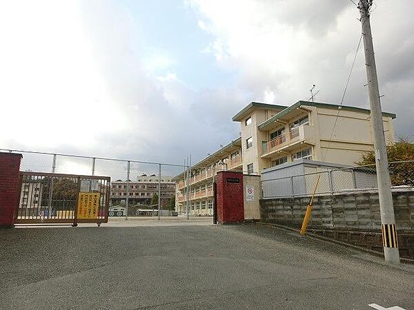 画像6:北九州市立竹末小学校(170m)