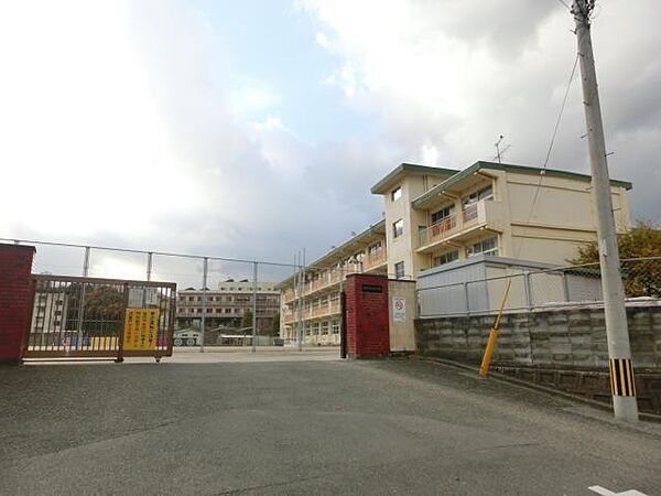 画像14:竹末小学校(880m)