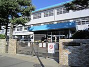 鳴水小学校(560m)
