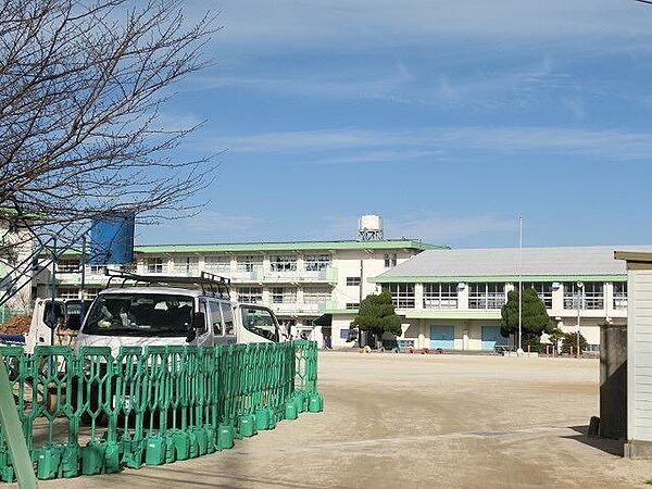 画像15:上津役小学校(720m)