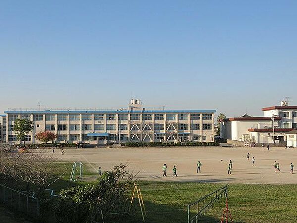 画像15:中間市立中間小学校(270m)