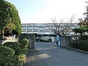 直方市立新入小学校(1、600m)