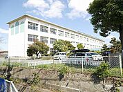 水巻町立伊左座小学校(930m)