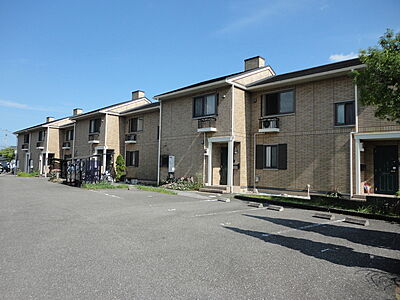 外観:二階建てメゾネットタイプ 外観:二階建てメゾネットタイプ