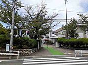 小学校「江南市立布袋北小学校まで1056m」