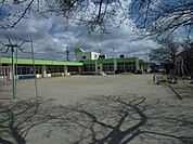 幼稚園、保育園「小鹿保育園まで880m」