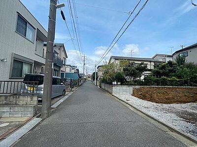 外観：周辺は閑静な住宅街でスーパーやドラッグストアなど周辺環境も充実しています。