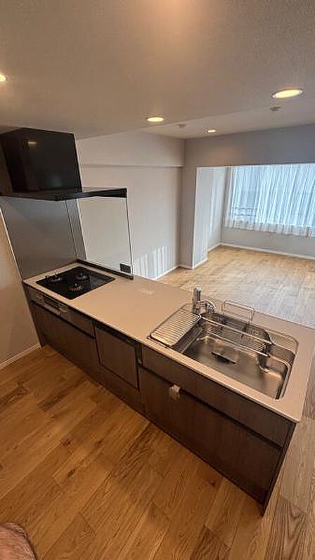 対面式のカウンターキッチンはお料理中でも家族との団欒を楽しめます。