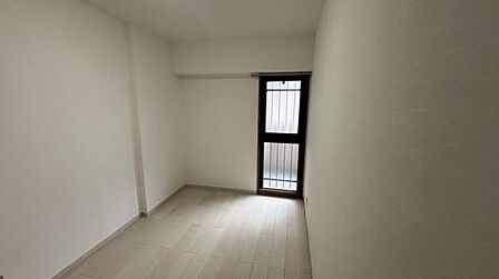 陽当りを縦に十分確保したお部屋の採光。通風も良好なお部屋。