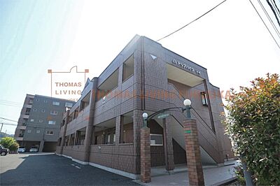 外観:コンクリートも用いた重量鉄骨造の建物です。 外観:コンクリートも用いた重量鉄骨造の建物です。