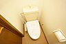 トイレ：温水洗浄便座付きトイレです。