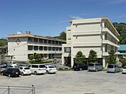 坂下小学校 550m