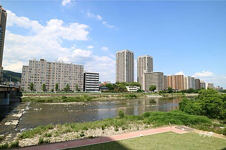 日興宝塚南口スカイマンションの遠景