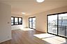 子供部屋：南側洋室10帖、寝室としても子供部屋としても十分な広さです。大きなクロゼットがあるので、洋服や趣味の荷物が多い方でも安心です。［2026年2月13日撮影］