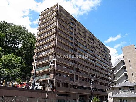 アズ・アドバンリーヴァの外観(東側から)