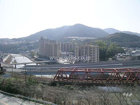 セルヴィオ全体(北側には国道176号線とJR福地山線が走っています)