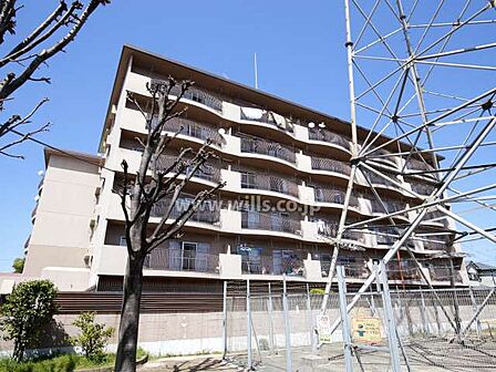 宝塚セントポリアの外観(南西側から)