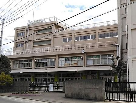 松戸市立六実第三小学校 徒歩2分。 160m