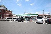 ファミリーマート岡山国富店 737m