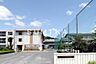 周辺：岡山市立石井中学校 977m