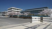 中学校「岡山市立竜操中学校まで2451ｍ」