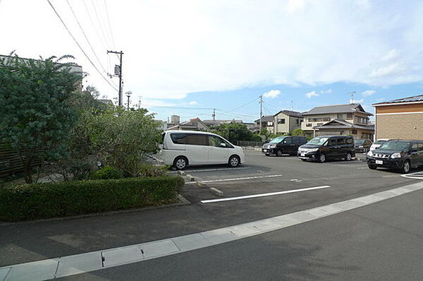 画像15:駐車場