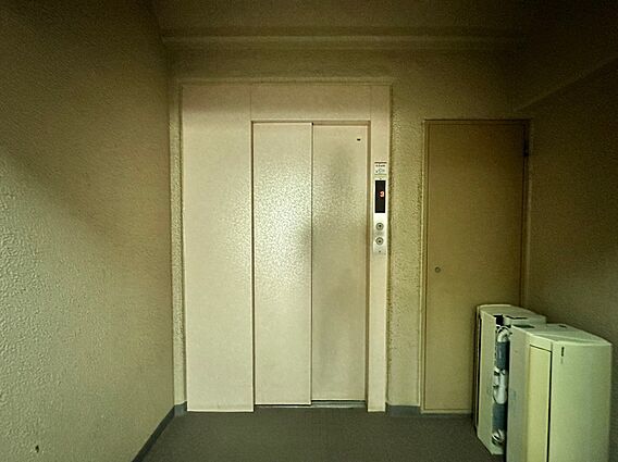 エレベーターが...