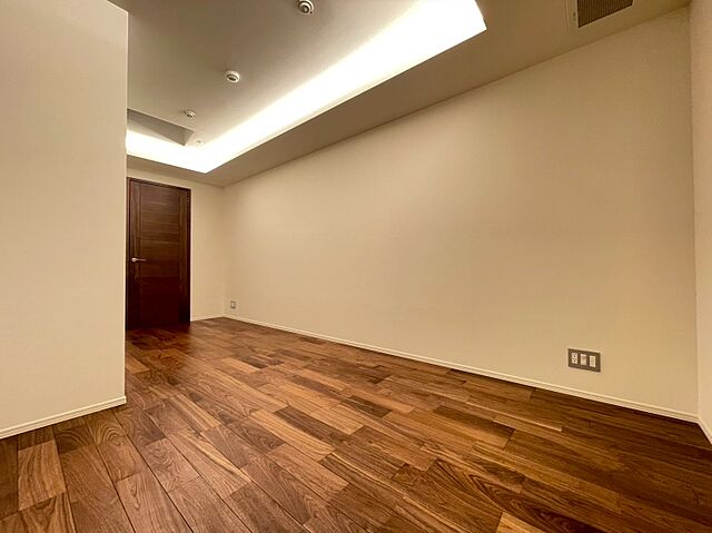 寝室 ロイヤルシーズン南麻布 1階/-