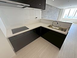 使いやすくスタイリッシュなキッチン空間になっております。