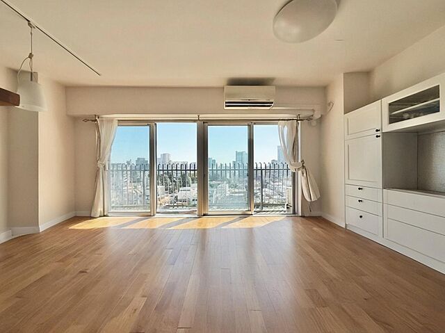 リビング/ダイニング 秀和目黒駅前レジデンス 11階/-