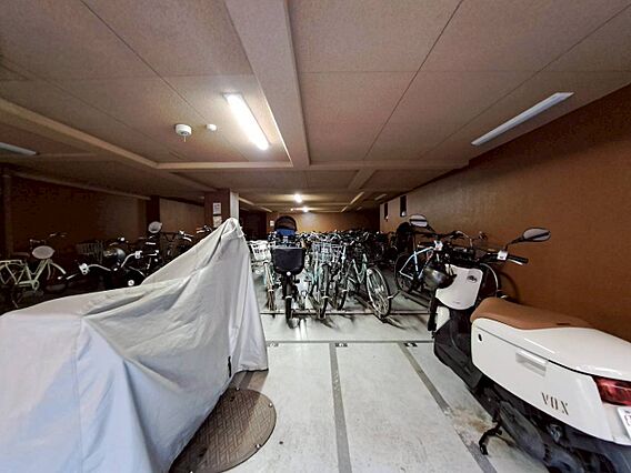 バイク置き場も...