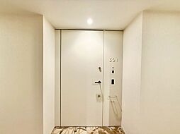 清潔感のある落ち着いた雰囲気の玄関です。